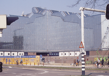 851668 Gezicht op het hoofdkantoor van Rabobank Nederland (Croeselaan 18) te Utrecht, waar voorbereidingen getroffen ...